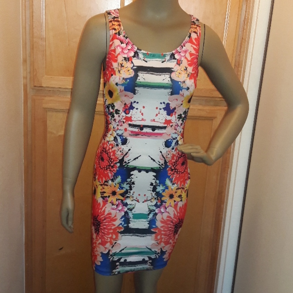 Dress - Picture 2 of 4